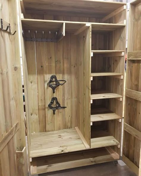 Tack Locker Plans, Diy Tack Room, Horse Barn Organization, Horse Barn Interior, Horse Tack Boxes, Tack Locker, Tack Room Organization, Horse Tack Rooms, Saddle Stand