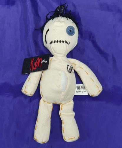 Super cool 2000 official limited edition 10″ rag doll based on the artwork for the Issues album, with a fake split seam on chest with stuffing hanging out, button eye, stitched mouth & embroidered ‘Korn’ [...] Korn Doll, Horror Punk, Year 2000, Vinyl Cd, Record Collection, Rag Doll, White Vinyl, Art Inspiration Drawing, Olaf The Snowman