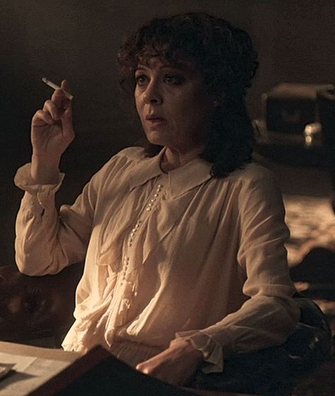 Polly Grey Outfits Peaky Blinders, Peaky Blinders Polly Gray, Polly Gray Outfit, Polly Gray Aesthetic, Helena Mccrory, Polly Gray Peaky Blinders, Aunt Polly Peaky Blinders, Out Of Africa Style, Polly Grey