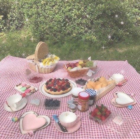 Picnic Inspiration, Picnic Date, Fairy Aesthetic, Cottage Core Aesthetic, Picnic Food, Cottagecore Aesthetic, + Core + Aesthetic, A Picnic, Nature Aesthetic