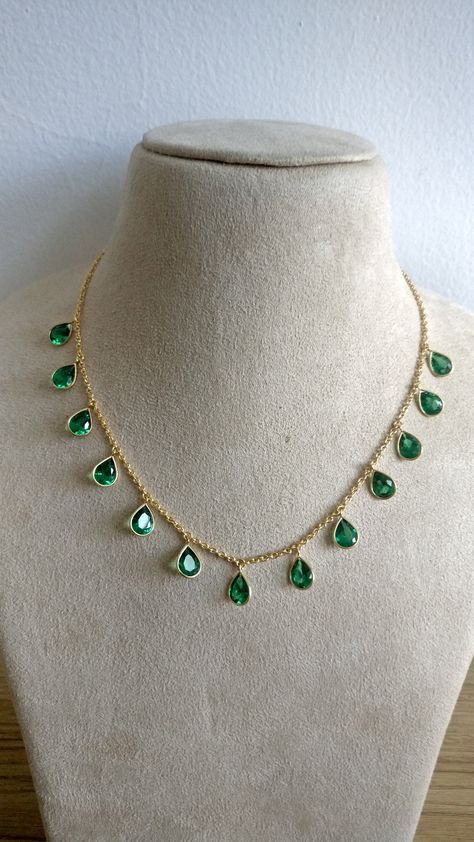 Simple Green Necklace, Nackles Design Simple, Beads Chains Designs, Pacchala Haram, Assamese Jewellery, Green Necklace Set, Green Emerald Necklace, Emerald Necklaces, Silver Gold Necklace