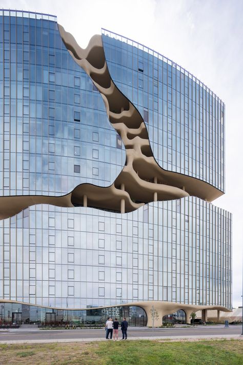 MAD Architects has unveiled the One River North apartment block in Denver. Ice Green Tea, Denver Architecture, Commercial Interior Architecture, Building Science, Mad Architects, Colorado Cabins, Relaxed Home, Timber Architecture, Urban Housing