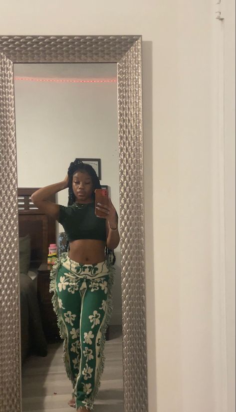 Tapestry Pants Outfit Black Women, Tapestry Outfit Ideas, Tapestry Pants Outfit, Tapestry Pants, Calm Fits, Fly Outfit, Earthy Outfits, Cozy Outfits, Style Muse