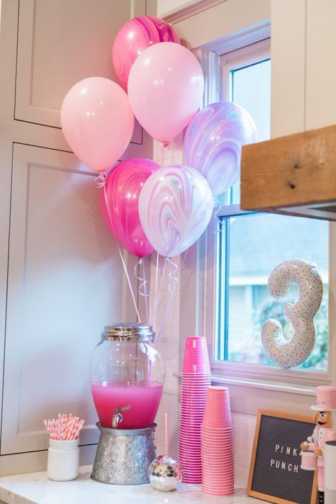 40th Barbie Party, Barbie Aesthetic Party, Barbie Birthday Decor, Barbie 6th Birthday Party, Barbie Party Decorations Ideas, Barbie Birthday Party Ideas Decoration, Barbie Party Decor, Pretty In Pink Party, Barbie Birthday Party Ideas