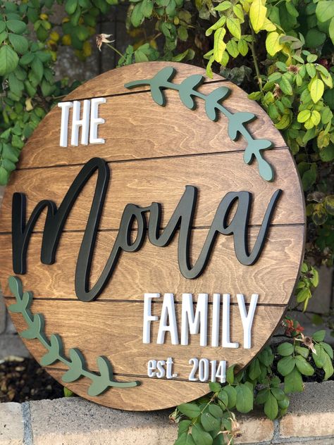 Wood Family Signs, Wood Name Plates For Home, Circle Name Signs, Round Name Plates For Home, Family Wood Signs With Names, Wooden Logo Sign, Wooden Name Plates For Home, Home Signs Wooden, Name Board For Home