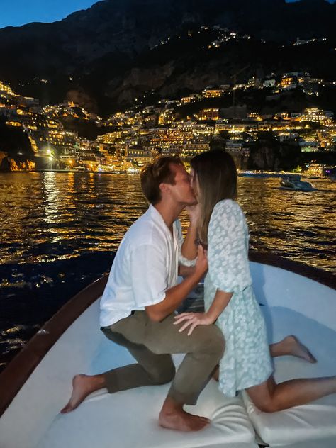 September Proposal Ideas, Engagement In Italy, Italy Proposal Amalfi Coast, Engagement Suprise Idea, Italy Proposal Aesthetic, Big Proposal Ideas, Proposal Ideas Europe, Proposal Ideas Italy, House Proposal Ideas