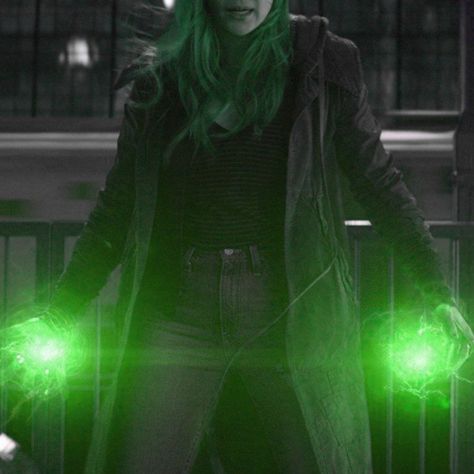 Wanda Maximoff Powers Green, Wanda Maximoff Powers, Green Powers, Writing Inspiration Characters, Marvel Paintings, Witch Powers, Mcu Dr, Marvel Coloring, School For Good And Evil