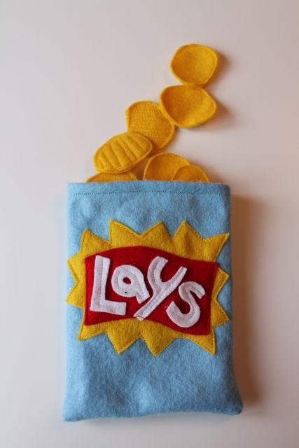 Ever Never Again: Felt Food: Potato Chips Food Gifts Ideas, Felt Food Patterns Free, Play Food Diy, Felt Characters, Kids Play Food, Felt Food Diy, Felt Food Patterns, Food Bbq, Felt Play Food