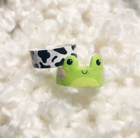 Clay rings handpainted. Frog and cow design. DAS clay and acrylic paint Das Clay, Fimo Ring, Clay Frog, Frog Ring, Clay Rings, Diy Earrings Polymer Clay, Cow Design, Floral Embroidery Patterns, Polymer Clay Diy