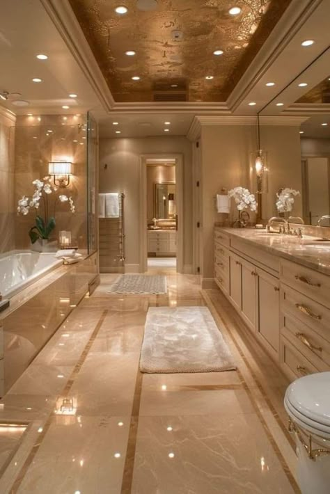 Gold Accent Interior Design, Old Luxury House Interior, Rich House Decor, Sophisticated House Interiors, Gold Marble Bathroom Ideas, Elegant House Interior Luxury, Gold House Decor Interior Design, Rich Home Interior, Light Gold Aesthetic