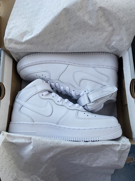 Nike Mid White, Nike Air Force1 White, Nike Force 1 Mid, Air For Es, Nike Air Force 1 Haute, Mid Nike Air Force, Nike Air Force Mid 1, Nike Air Force One Mid, White Nike Shoes Aesthetic