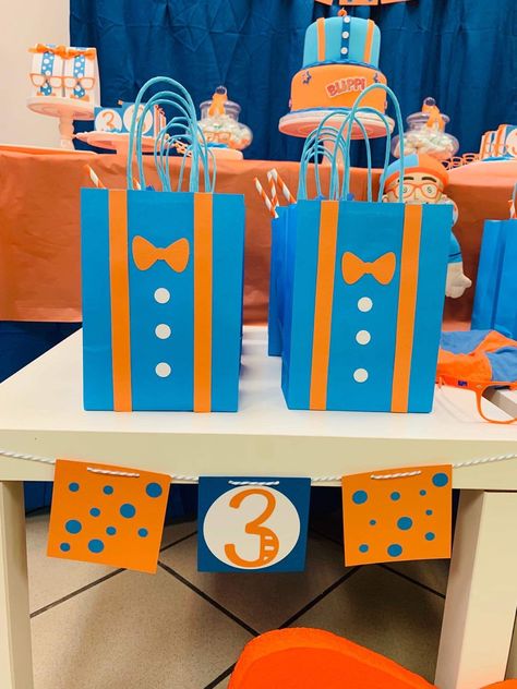 Blippi Birthday Ideas, Blippi Goodie Bags, Blippi 3rd Birthday Party For Boy, Blippi Dinosaur Birthday Party, Blippi Centerpiece Ideas, Blipping Birthday Party, Blippi Birthday Party Girl, Blippi Birthday Party Ideas, Blippi Decorations