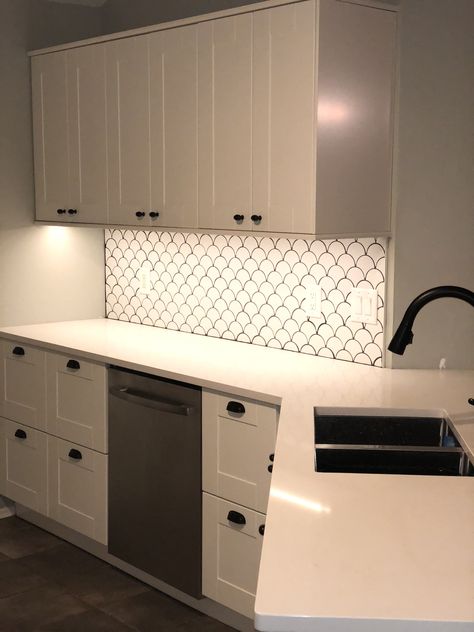 Fish Scale Backsplash Kitchen, Fish Scale Backsplash, Scale Backsplash, Fish Scale Tile Backsplash, Patio Designs, Fish Scale, Plan Ideas, Reno Ideas, Fish Scales