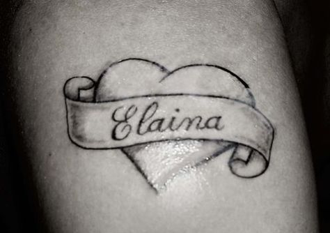 nice Unique Name Tattoos, Heart Name Tattoo, Tattoos For Arm, Heart With Banner, Marriage Tattoos, Heart Tattoos With Names, Tattoo Black And White, Tattoos With Kids Names, Unique Name