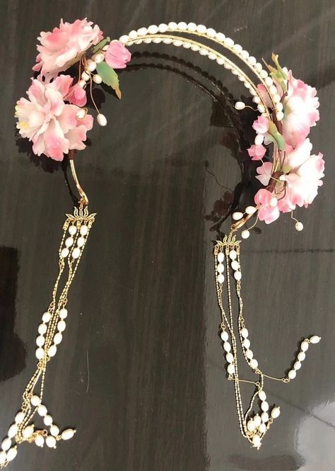 Cherry Blossom Headpiece, Ethereal Jewelry, Pretty Jewelry Necklaces, Chinese Jewelry, Clothing Design Sketches, Headpiece Jewelry, Tiny Beads, Kawaii Jewelry, Kawaii Accessories