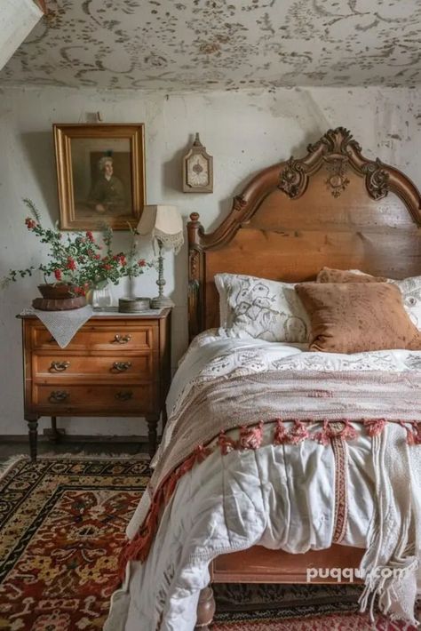 Bedroom Timeless, Vintage Farmhouse Bedroom, Vintage Bedroom Styles, Blue Bedroom Walls, Victorian Bedroom, Bedroom False Ceiling Design, Casa Vintage, Apartment Bedroom, Hidden Valley