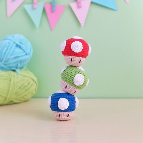 Crochet Keychain Tutorial, Mushroom Amigurumi, Mushroom Crochet Pattern, Super Mario Mushroom, Keychain Tutorial, Mushroom Crochet, Mini Mushroom, Unique Crochet, Amigurumi Free