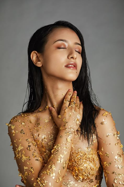 Makeup artist: @noorshergill.mua Goddess Editorial, Golden Photoshoot, Glitter Shoot, Gold Photoshoot, Golden Makeup, American Makeup, Studio Shoots, Summer Goddess, Goddess Fashion