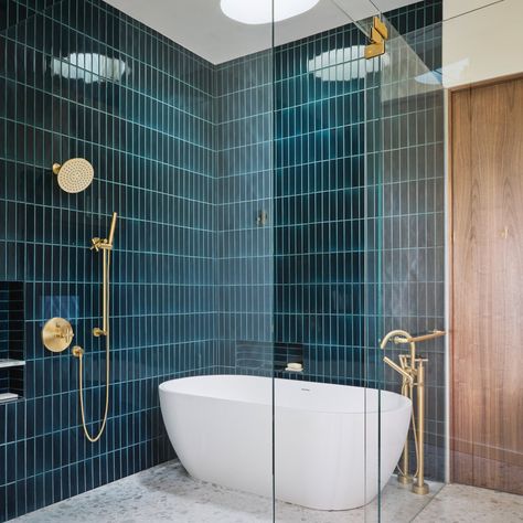 The bathroom is one of the most important parts of any home, and choosing the right tile designs can make or break the overall look and feel of the space. If you're in the market for some teal bathroom tile ideas, the city of Austin, Texas has a wealth of design professionals to draw inspiration from. From ornate geometric designs to sleek and modern looks, here are 15 teal bathroom tile design ideas from local professionals in Austin. Master Bath Blue Tile Shower Ideas, Shower Tub Combo, Blue Green Tile, Bathroom Transitional, City Bathrooms, Beautiful Small Bathrooms, Manhattan Penthouse, Warm Bathroom, Blue Bathroom Tile