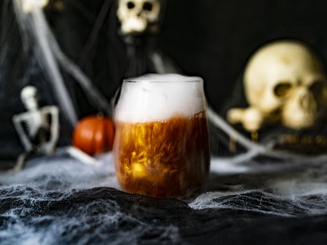 How to Make Siren’s Spirit Cocktail – SheKnows Werewolf Cocktail, Vampire Themed Alcohol Drinks, Slasher Themed Cocktails, Halloween Cocktails With Edible Glitter, Creepy Cocktails, Dnd Party, Queen Of Halloween, Poisoned Apple, Gold Luster Dust