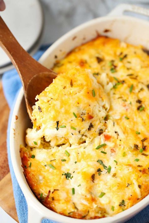 Cheesy Breakfast Hashbrown Casserole - The Chunky Chef Egg Bake With Hashbrowns, Breakfast Hashbrown Casserole, Breakfast Hashbrown Recipes, Hashbrown Breakfast Casserole Recipe, Hashbrown Casserole Recipe, Cheesy Hashbrown Casserole, Healthy Breakfast Casserole, Squash And Ground Beef Recipes, Chicken Tikka Masala Recipes