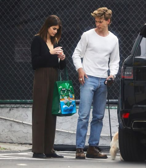 Pancho Outfit, Rock Street Style, Blundstone Outfit, Butler Outfit, Steve Mcqueen Style, Mens Outfit Inspiration, Austin Butler, Kaia Gerber, Famous Men