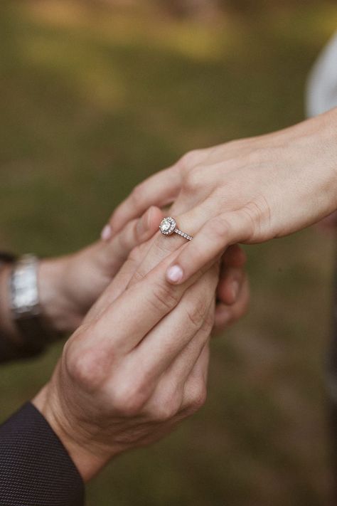 Marriage Ring Aesthetic, Engagement Aesthetic Hands, Engagement Photos Without Faces, Ring Proposal Pictures, Aesthetic Engagement Ring Photos, Marriage Rings Aesthetic, Proposing Aesthetic, Proposal Ring Aesthetic, Proposal Ring Pictures