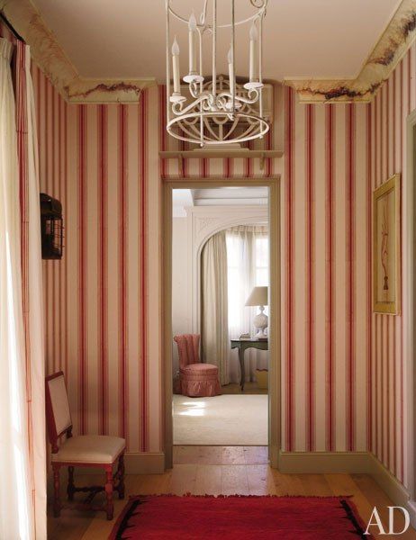 Hallway chair and paper Red And White Striped Wallpaper, Monochromatic Bedroom, Traditional Staircase, Elsie De Wolfe, Striped Decor, Striped Room, Striped Walls, Interiors Inspiration, Red Rooms