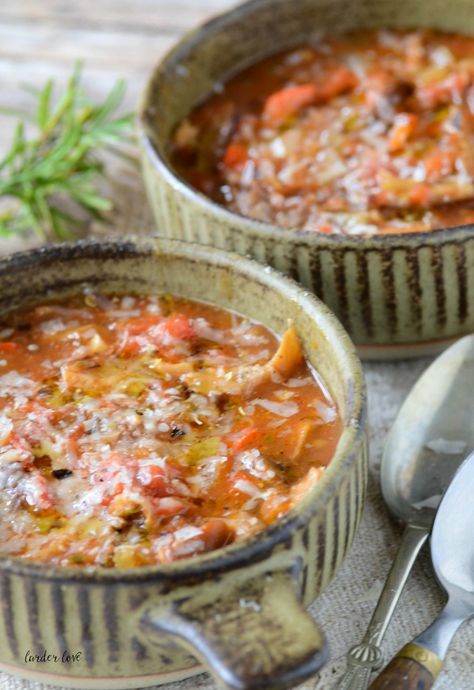 A tasty easy and healthy recipe for mushroom and tomato soup by larder love Stew Soup, Parsnip Soup, Roasted Red Pepper Soup, Spiced Cauliflower, Winter Comfort Food, Tomato Soup Recipes, Winter Soups, Stuffed Pepper Soup, Mushroom Soup