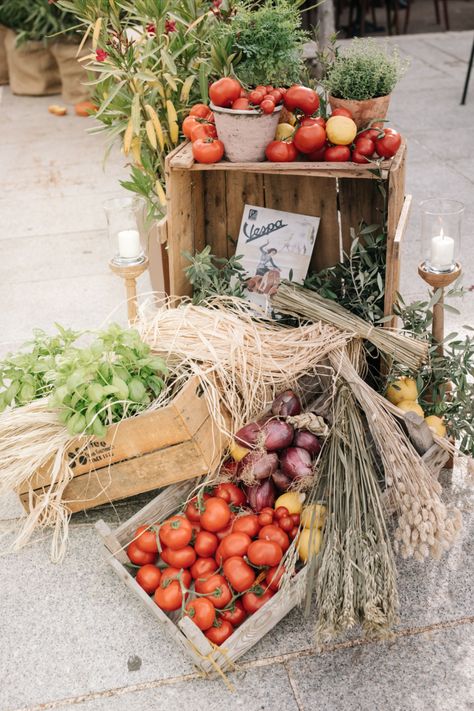 Tomato Wedding Decor, Wedding Vegetable Display, Vegetable Tablescape, Wedding Reception Italian Food, Wedding Buffet Italian Food, Italian Fruit Stand, Rustic Food Display, French Country Wedding, Italian Party