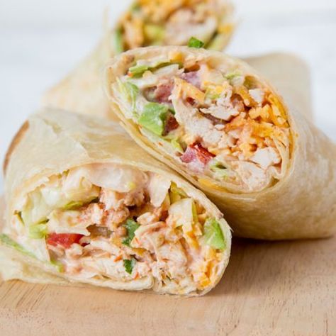 Crunchy Southwestern Chicken Wrap - Dinners, Dishes, and Desserts Chicken Wrap Lunch, Southwestern Chicken Wrap, Southwest Chicken Wraps, Chicken Caesar Salad Wraps, Grilled Chicken Wraps, Southwestern Chicken, Panini Recipes, Chicken Wrap Recipes, Easy Lunch Ideas