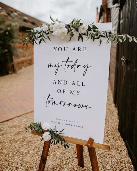 THE WEDDING BLISS on Instagram: "We LOVE these wedding signs by @thefriendlypaperco 😍🌿" Contemporary Wedding Decor, Order Of The Day Wedding, Wedding Day Schedule, Wedding Itinerary, Personalized Wedding Sign, Wedding Entrance, Wedding 2025, Future Wedding Plans, Wedding Timeline