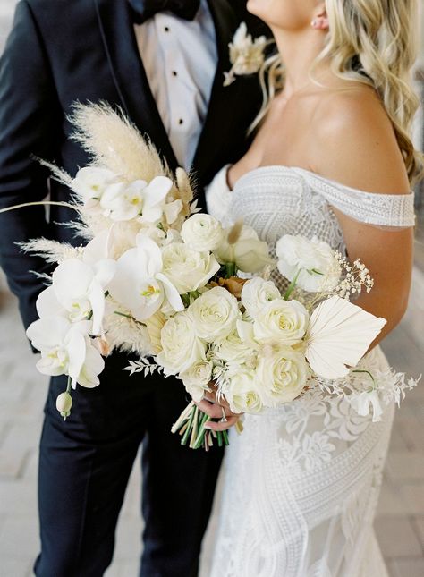 White Roses And Pampas, Bouquet White Roses, Boho Bridal Bouquet, Franciscan Gardens, White Flower Bouquet, Reception Tablescapes, Wedding Planner App, Gardens Wedding, Plan My Wedding