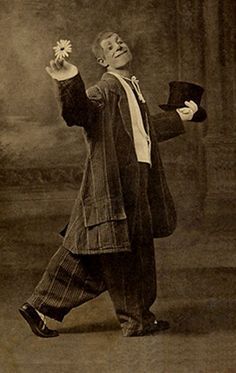 19th Century Circus, Circus Old Photos, Old Circus Costume, Vaudeville Aesthetic, 1800s Circus, 1920s Vaudeville, 1930s Circus, 1940s Circus, Vaudeville Costume