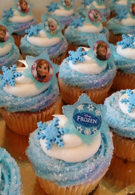 Frozen cupcakes Disney Frozen Cupcakes, Foil Balloon Bouquet, Frozen Cupcake, Pastel Frozen, Frozen Cupcakes, Frozen Bday Party, Pj Masks Birthday Party, Disney Frozen Party, Frozen Birthday Theme