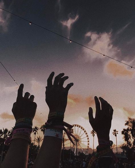 Coachella Aesthetic, Music Festival Aesthetic, Coachella 2020, Festival Paint, Coachella Vibes, Coachella 2017, Festival Aesthetic, Coachella Music, Outdoor Theater