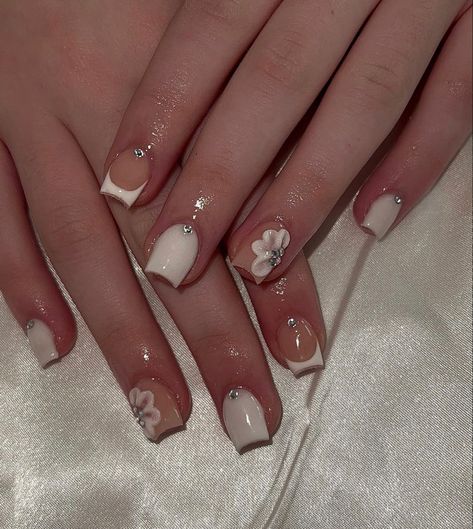 Cute Nails To Get For Your Birthday, Short Acrylic Nails With Acrylic Flower, Damas Nails For Quince, Short Nails With Diamonds Rhinestones, Shirt Gel Nail Designs, Fancy Nails Short, White Nails French Tip With Designs, Cute Nail Designs White, French Tip Ideas Short