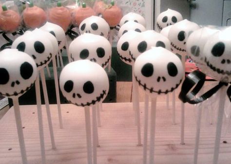 300-popstars-wendy-lg Jack Skellington Cake, Nightmare Before Christmas Cake, Postres Halloween, Halloween Cake Pops, Christmas Cake Pops, Theme Halloween, Halloween Cakes, Halloween Recipes, Cute Cakes