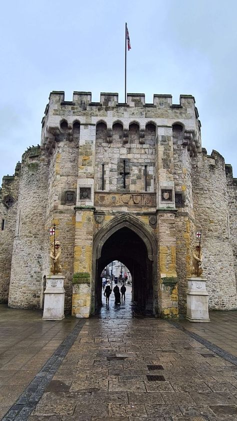 Southampton, a vibrant city on the south coast of England, offers many attractions and activities for visitors to enjoy. One such place of interest is Bargate, a medieval gatehouse that was originally built as part of the city walls. Medieval Gatehouse, Southampton City, Southampton England, Boston Vacation, Historical Landmarks, Places Of Interest, Southampton, Google Maps, The South