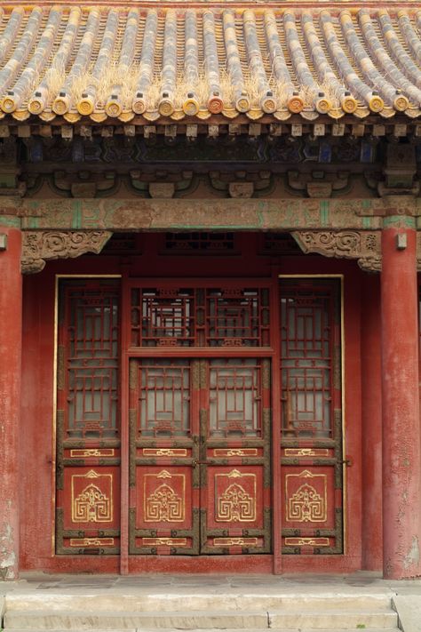 Entrance of a Chinese house in Forbidden City Beijing Turandot Opera, Chinese Buildings, Chinese Door, Chinese House, Ancient Chinese Architecture, China Architecture, Chinese Temple, Ang Lee, Chinese Element