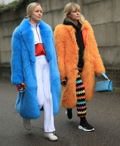 Faux Fur Coat Outfit, Colorful Faux Fur Coat, Edgy Fall Outfits, Blue Faux Fur Coat, Fur Coat Outfit, Young Women Fashion, Faux Fur Coats, Women Fashion Edgy, Street Style Edgy