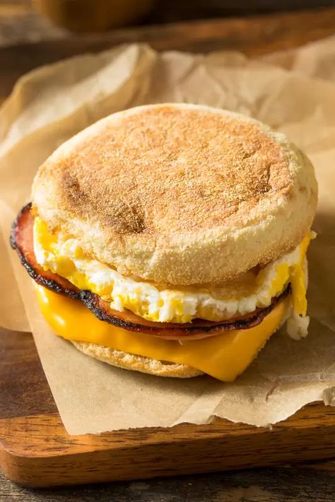 Crispy Air Fryer Jimmy Dean Breakfast Sandwich. Breakfast Sandwich Air Fryer, Jimmy Dean Breakfast Sandwiches, Frozen Sandwiches, Airfryer Breakfast, Breakfast Sandwiches Frozen, Air Fryer Recipes Breakfast, Jimmy Dean Sausage, Fried Breakfast, Breakfast Sandwich Recipes