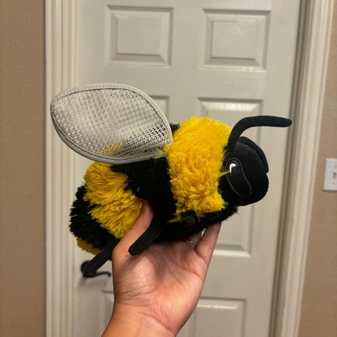 Here’s the Buzz! I Love Bees 🐝! I found these Adorable Plush Bees at Ikea! For all the bee lovers… Small bees were $1.99 Large bees were $4.99 I can’t wait to get my own Real Honeybees 🐝 ! Hopefully Spring 2025! #bees #beesofinstagram #ikeafinds #ilovebees #beetoys #plushbees Ikea Plush, Bee Plush, Ikea Finds, Bee Toys, I Love Bees, Small Bees, Spring 2025, Cute Stuffed Animals, The Bee