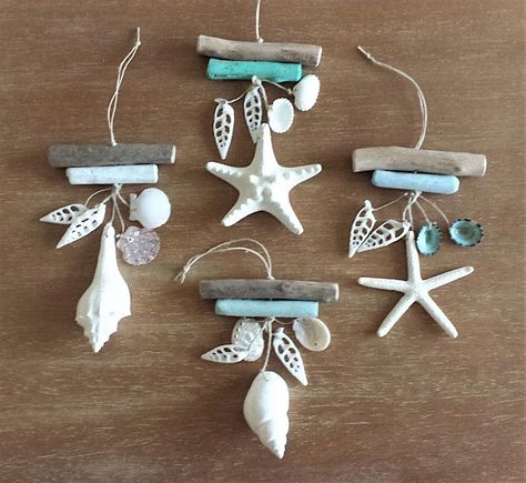 Beach Christmas Decorations, Beach Christmas Ornaments, Deco Marine, Coastal Ornament, Coastal Christmas Decor, Christmas Crafts To Sell, Beachy Christmas, Driftwood Projects, Seashell Ornaments