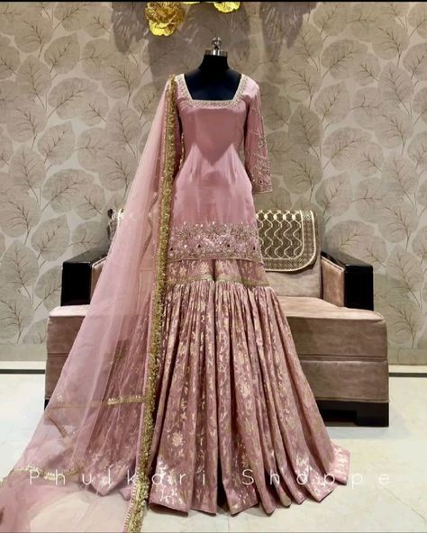 Pink Gharara, Jilbab Outfits, Punjabi Wedding Suit, Gharara Designs, Sharara Designs, Desi Dress, Desi Wedding Dresses, Pakistani Wedding Outfits, Pakistani Fancy Dresses