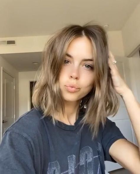 2023 Hair Trends For Women Fine Hair, Short Thinning Hairstyles, Lived In Hair, Textured Long Bob, 2023 Hair, Chop Chop, Blonde Short, Celebrity Hair Stylist, Brown Blonde Hair