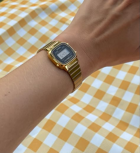 Small Casio Watch, Small Vintage Watches Women, Gold Watches Women Aesthetic, Gold Casio Watch Woman, Casio Gold Watch Woman, Casio Watch Women Outfit, Ladies Watches Classy Elegant, Casio Aesthetic, Ladies Watches Classy