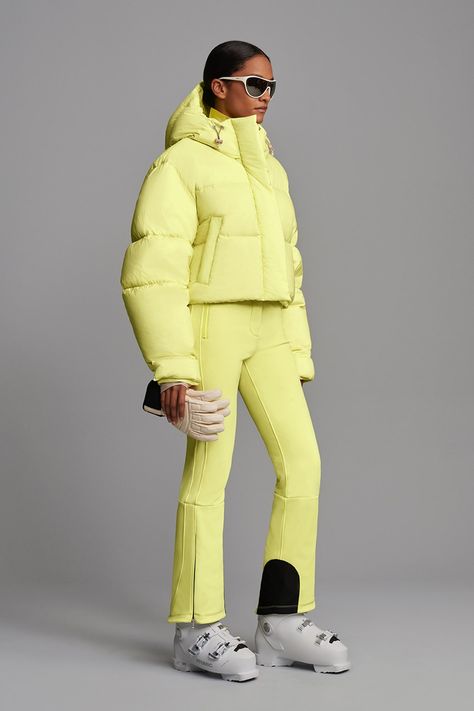 Complete look: Cordova skiwear Ski Fashion Womens, Ski Fits, Town Outfits, Retro Ski, Women Ski, Ski Outfit, Aomori, Snow Outfit, Ski Fashion