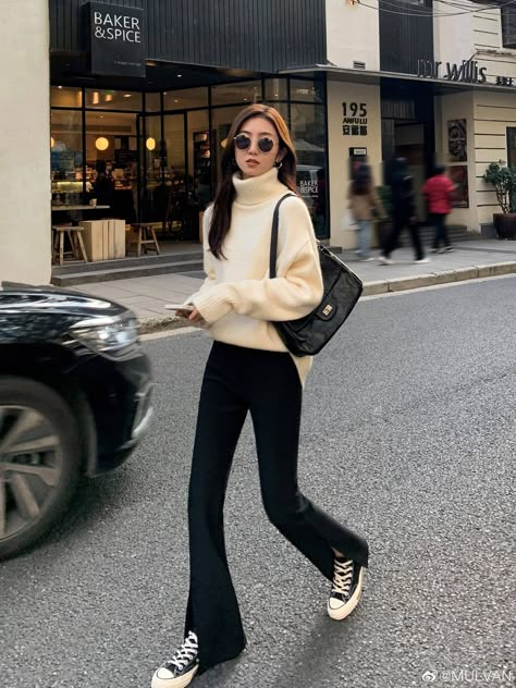 Korean Winter Work Outfits, Korean October Outfit, Korean Fashion October, Autumn Outfits Japan Street Styles, October Korean Outfit, September Korean Outfit, Korean Ootd Winter, Taiwan Outfit Travel Winter, Japan Outfit Fall Season