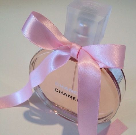 Perfume Luxury, Chloe Perfume, Chanel Chance, Chanel Fragrance, Pink Perfume, Chanel Perfume, Luxury Perfume, Sweet Scents, Perfume Collection